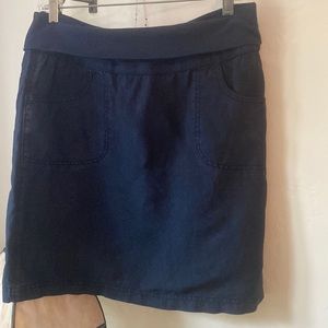 Athleta linen casual skirt. Size 8 - navy blue. Pockets and roll down waistband